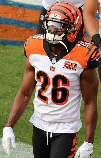 Josh Shaw (defensive back) height profile photo