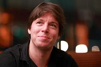 Joshua Bell height profile photo