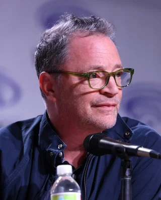 Joshua Malina height profile photo