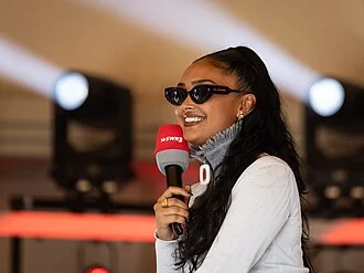Joy Crookes height profile photo