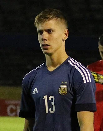 Juan Foyth height profile photo