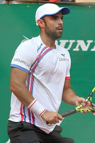 Juan Sebastián Cabal height profile photo