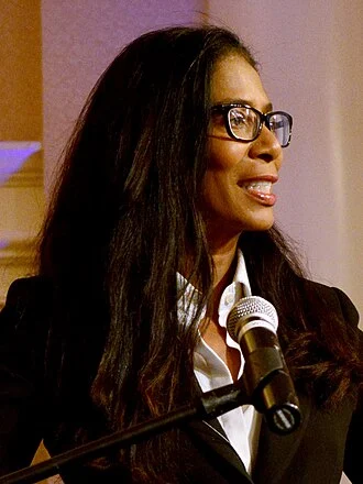 Judy Smith height profile photo