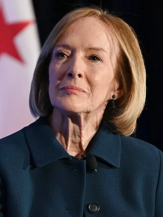 Judy Woodruff height profile photo
