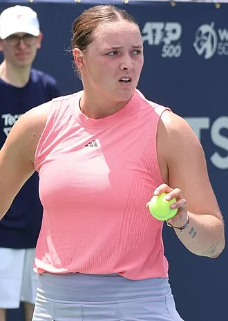 Jule Niemeier height profile photo