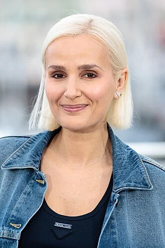 Julia Ducournau height profile photo