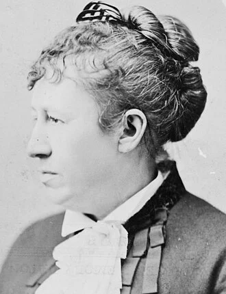 Julia Grant height profile photo