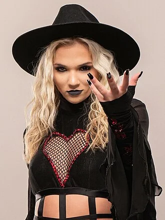 Julia Hart (wrestler) height profile photo