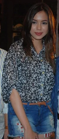 Julia Montes height profile photo