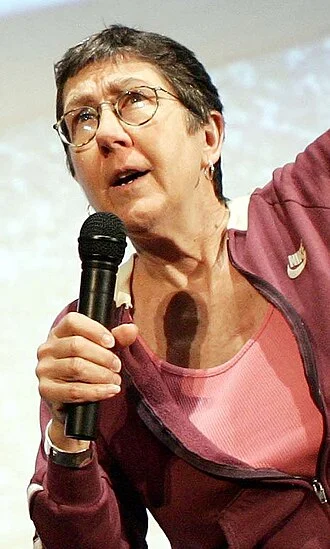 Julia Reichert height profile photo