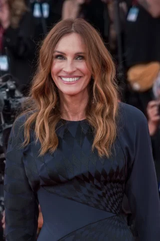 Julia Roberts height profile photo