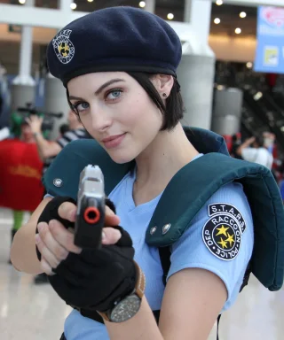 Julia Voth height profile photo