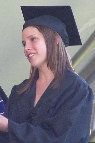 Julia Whelan height profile photo