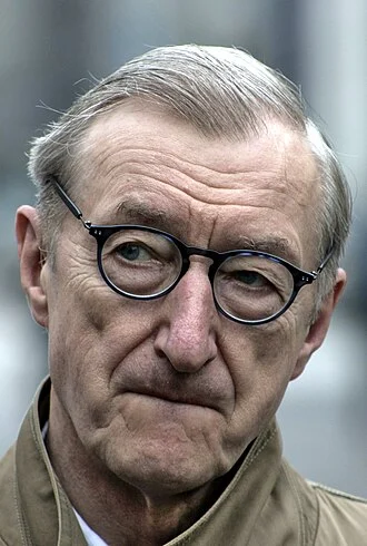 Julian Barnes height profile photo