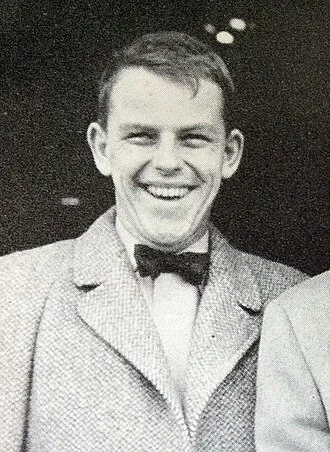 Julian Holloway height profile photo