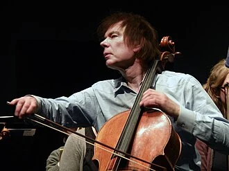 Julian Lloyd Webber height profile photo