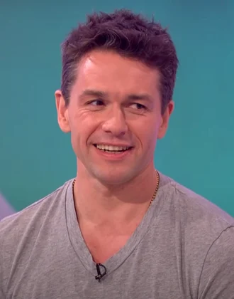 Julian Ovenden height profile photo