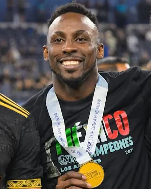 Julián Quiñones height profile photo