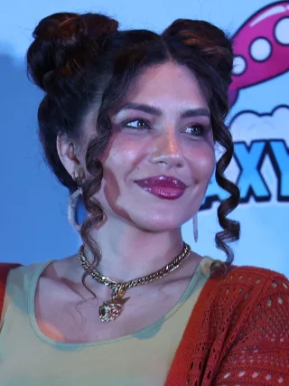 Juliana Harkavy height profile photo