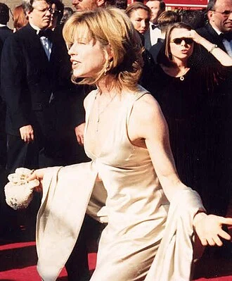 Julianne Phillips height profile photo