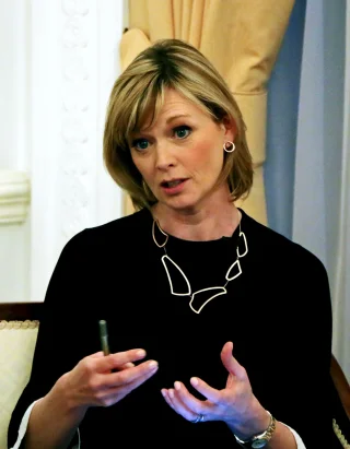 Julie Etchingham height profile photo