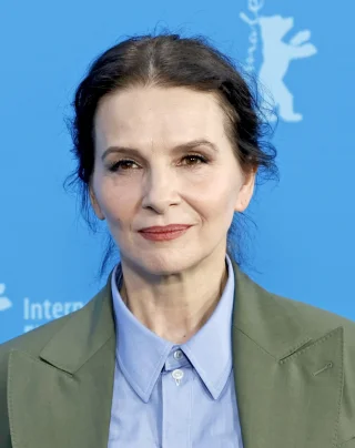 Juliette Binoche height profile photo