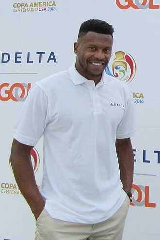 Júlio Baptista height profile photo