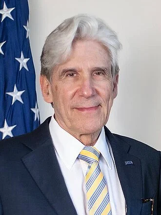 Julio Frenk height profile photo