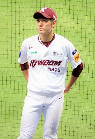 Jung Hoo Lee height profile photo