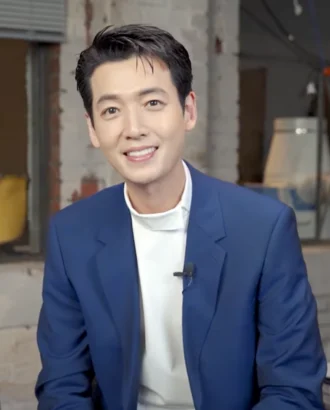 Jung Kyung-ho height profile photo