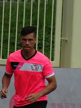 Juninho (footballer, born December 1990) height profile photo