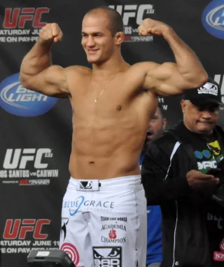 Junior dos Santos height profile photo