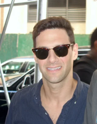 Justin Bartha height profile photo