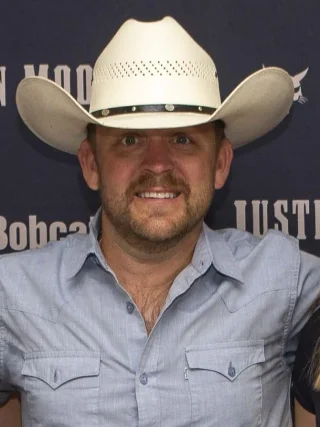 Justin Moore height profile photo