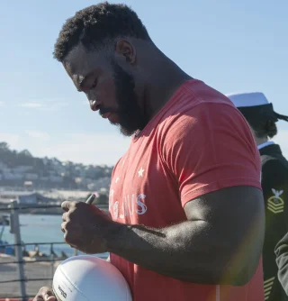 Justin Tuck height profile photo