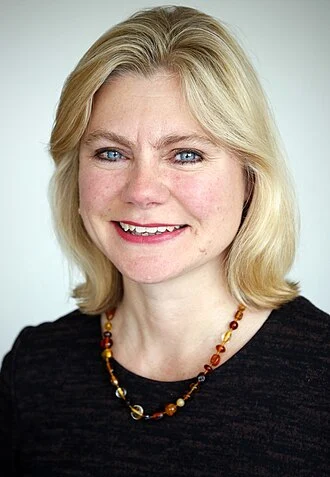 Justine Greening height profile photo