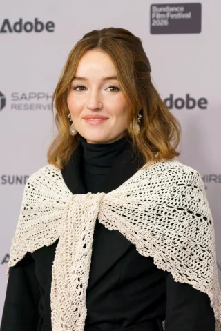 Kaitlyn Dever height profile photo