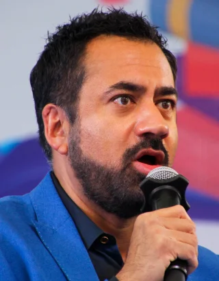 Kal Penn height profile photo