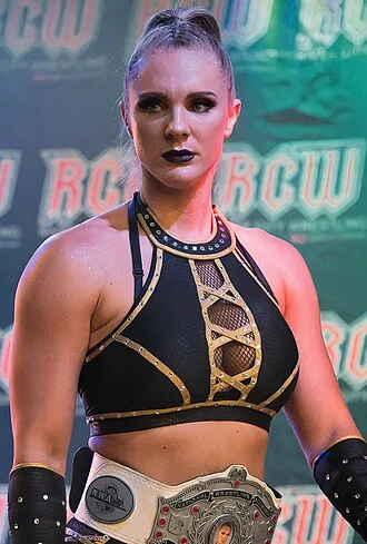 Kamille (wrestler) height profile photo