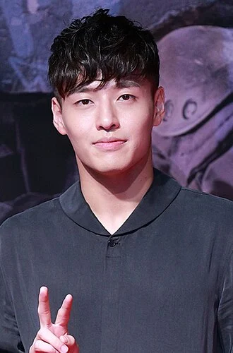Kang Ha-neul height profile photo