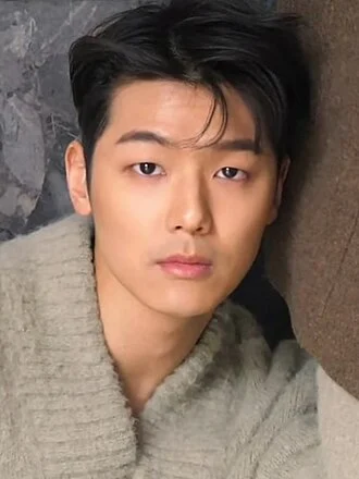 Kang Min-hyuk height profile photo