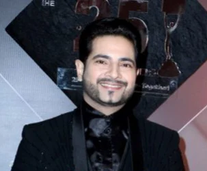 Karan Mehra height profile photo