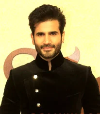 Karan Tacker height profile photo