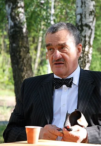 Karel Schwarzenberg height profile photo