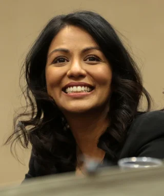 Karen David height profile photo