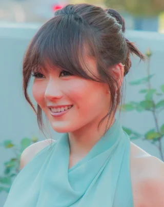 Karen Fukuhara height profile photo