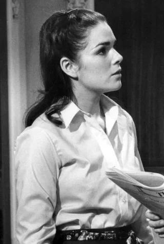 Karen Lynn Gorney height profile photo