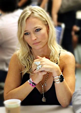 Kari Matchett height profile photo