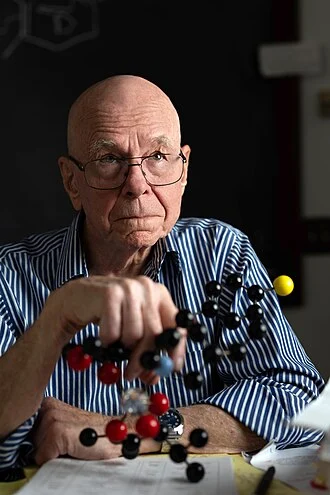 Karl Barry Sharpless height profile photo