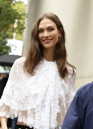 Karlie Kloss height profile photo